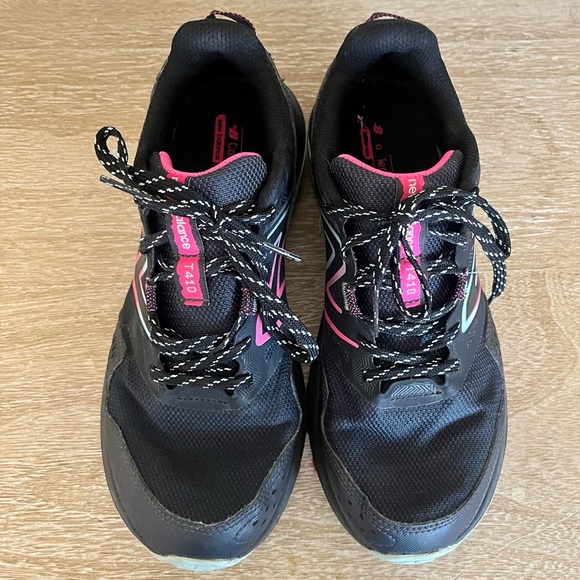 New Balance 410v8 Womens 9.5 Trail Running Shoes Pink Black - Picture 3 of 11